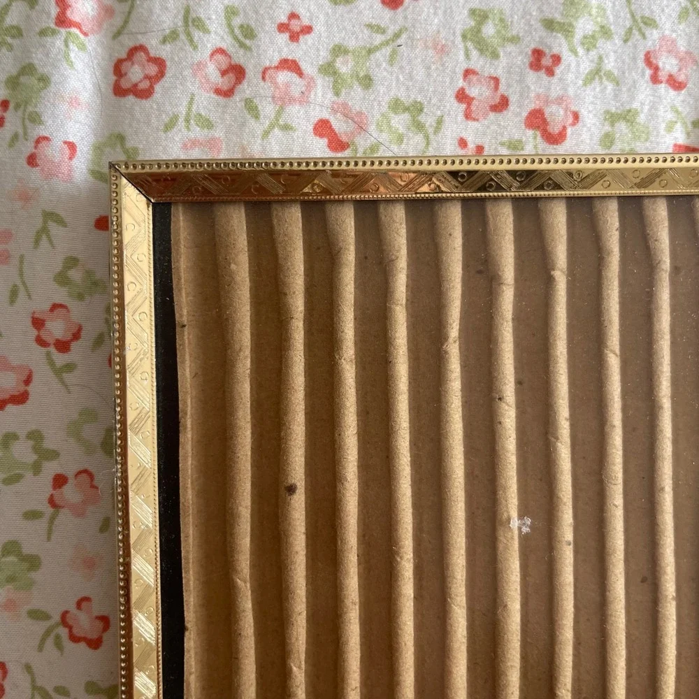 Picture photo easel frame vtg brass filigree floral art nouveau gold ornate 5x7